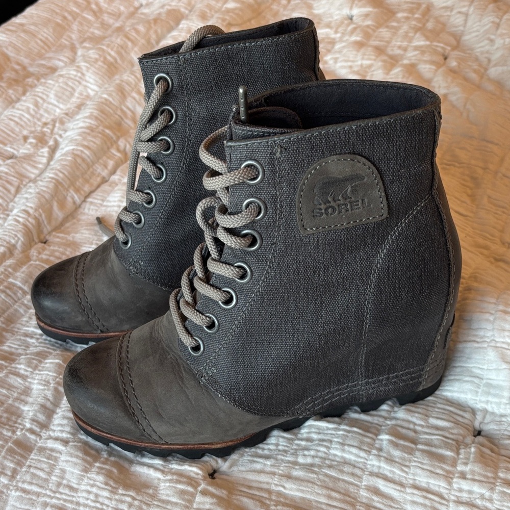 Sorel Women's Charcoal Lace-Up Wedge Boots